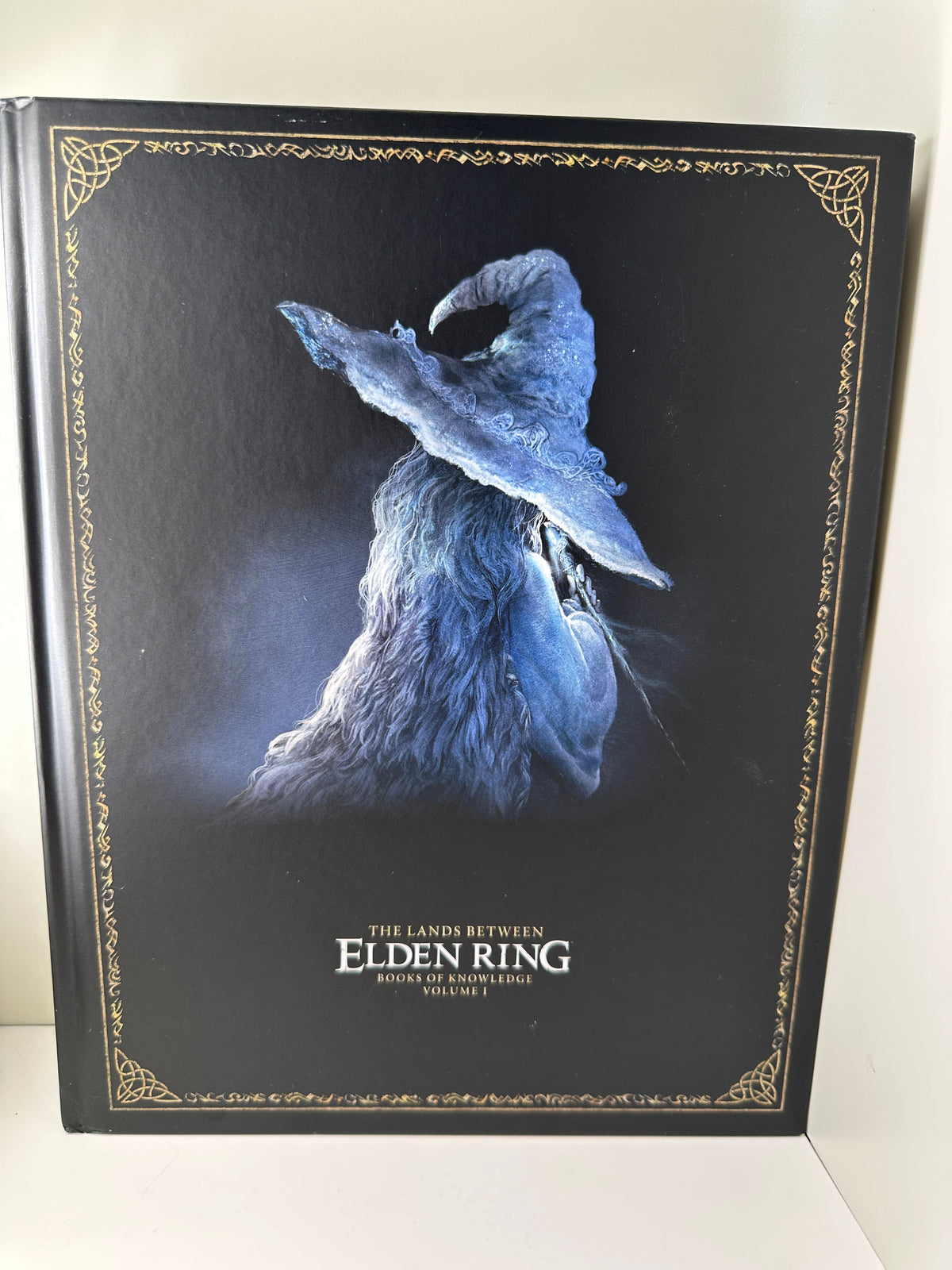 Elden Ring - Official Strategy Guide Vol 1: The Lands Between (Hardcover)
